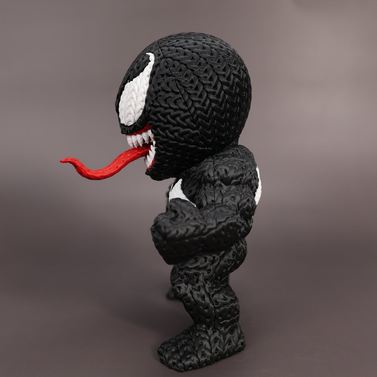 Venom Crochet Edition – Figura 3D Articulada de 18 cm