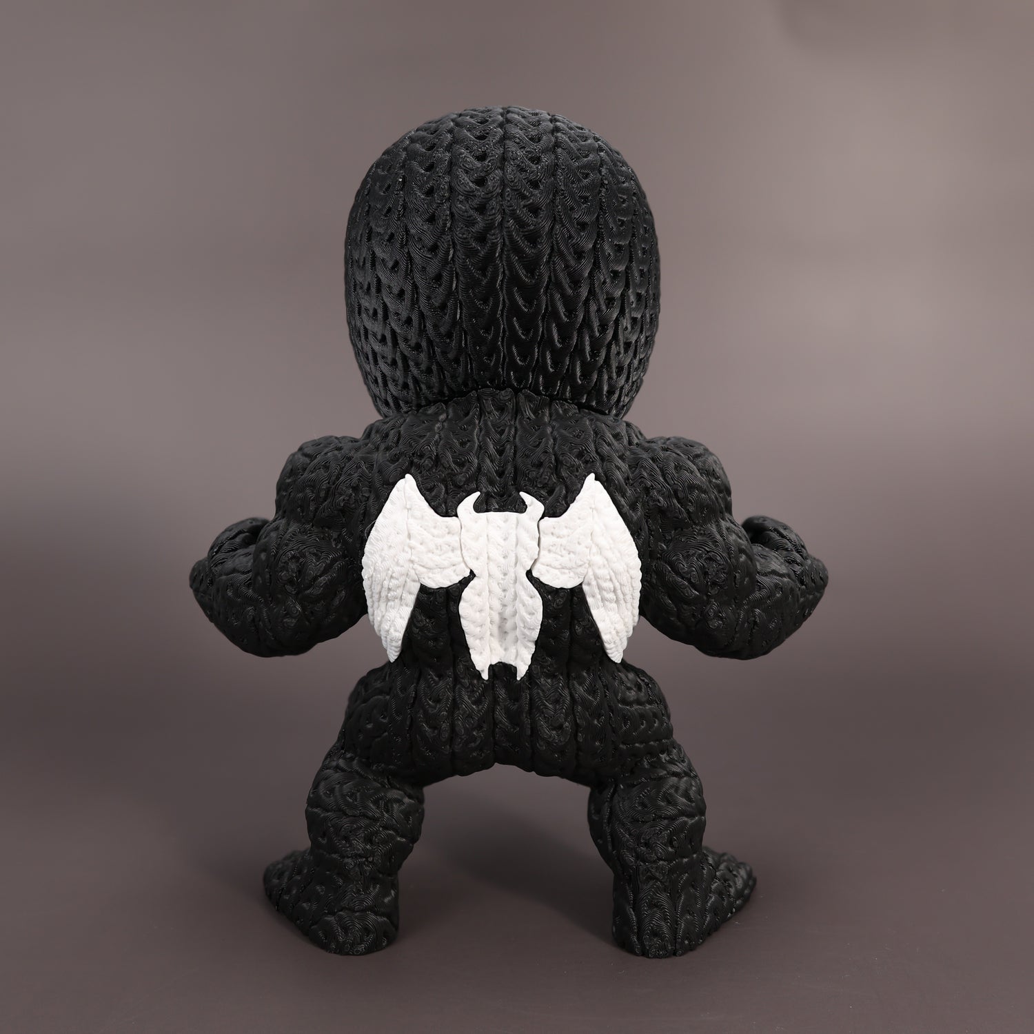 Venom Crochet Edition – Figura 3D Articulada de 18 cm